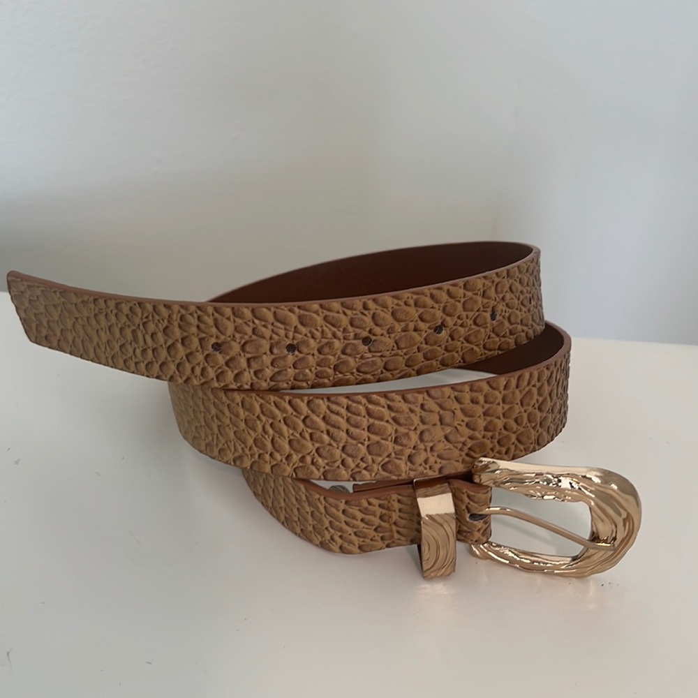 12th Tribe light brown faux snake/croc leather belt with gold buckle. Size small